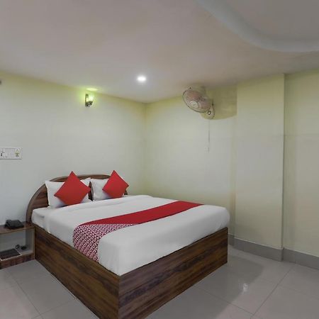 فندق Vrindāvanفي  Oyo 72139 Rishi Satsang Bhawan المظهر الخارجي الصورة