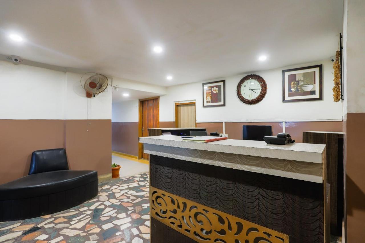 فندق Vrindāvanفي  Oyo 72139 Rishi Satsang Bhawan المظهر الخارجي الصورة